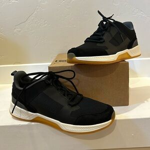 Vionic women’s fearless fashion sneaker- women’s size 9.5 (shadow)- like new